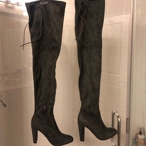 Mid thigh heeled suede boots